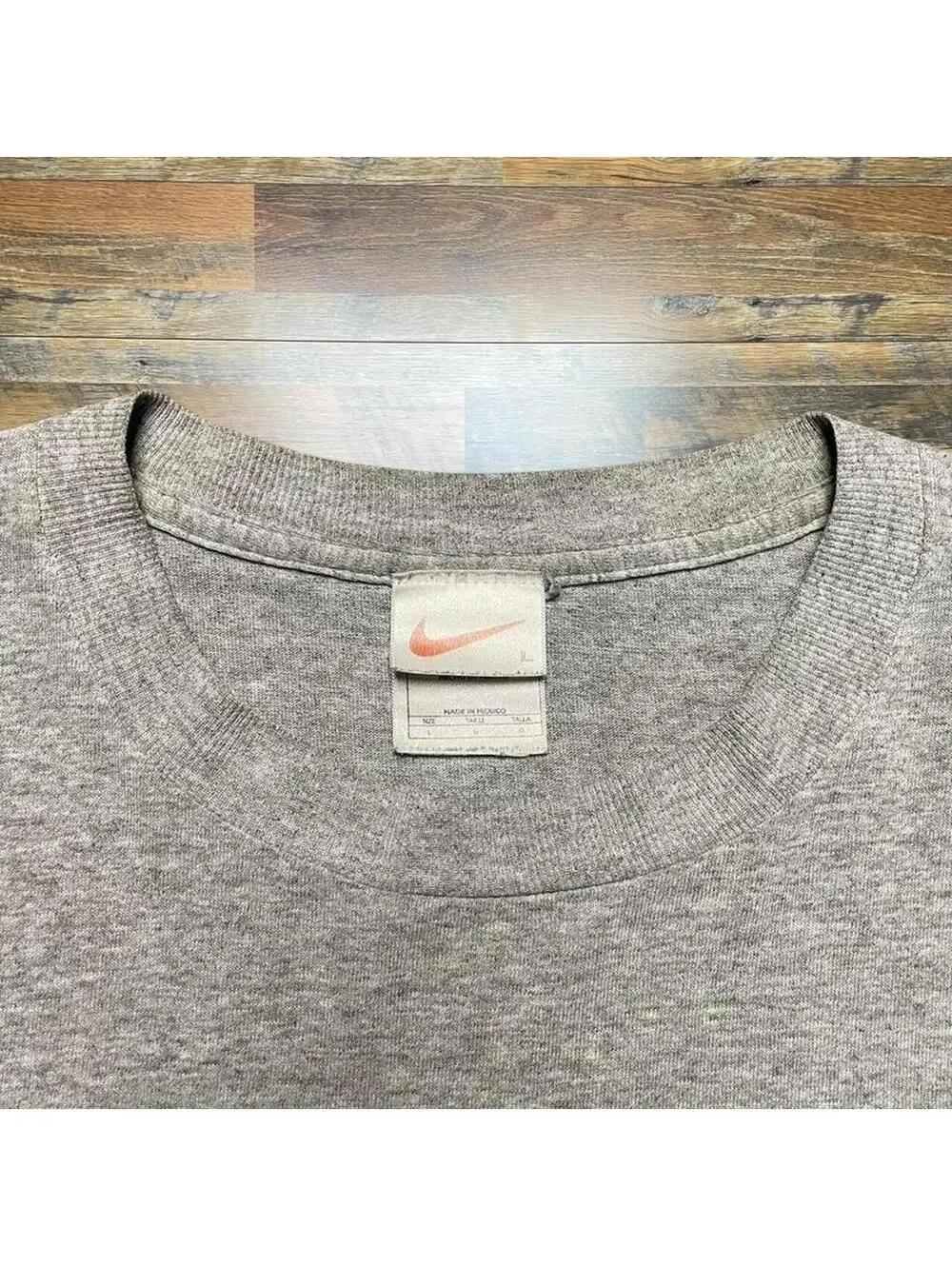 Vintage 90s Nike Cursive Spell Out T-Shirt Men’s Size Large.